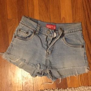 LEVIS cutoff shorts